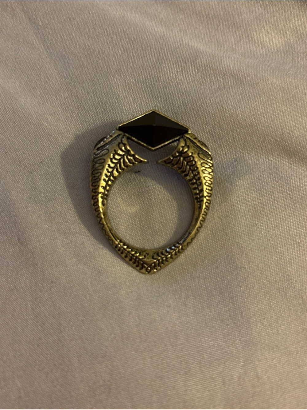 Harry Potter Vintage Lapel Pin Gold Tone Black Marvolo Gaunts Ring Brooch Pin